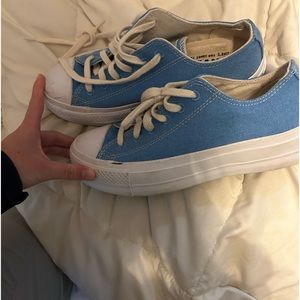Blue platform converse